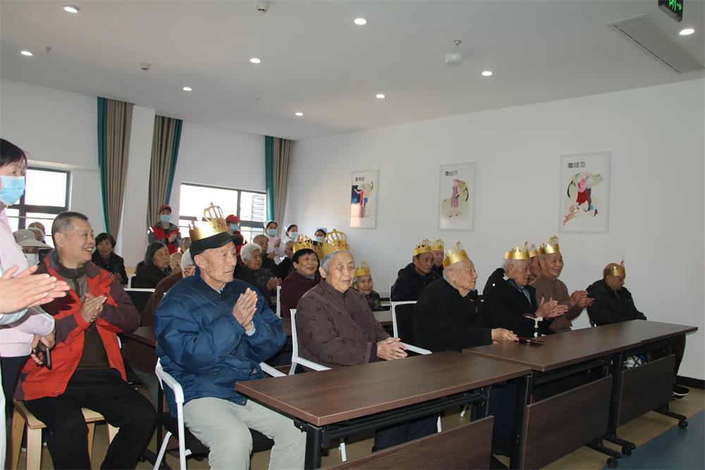 老人们齐唱《没有共产党就没有新中国》.JPG